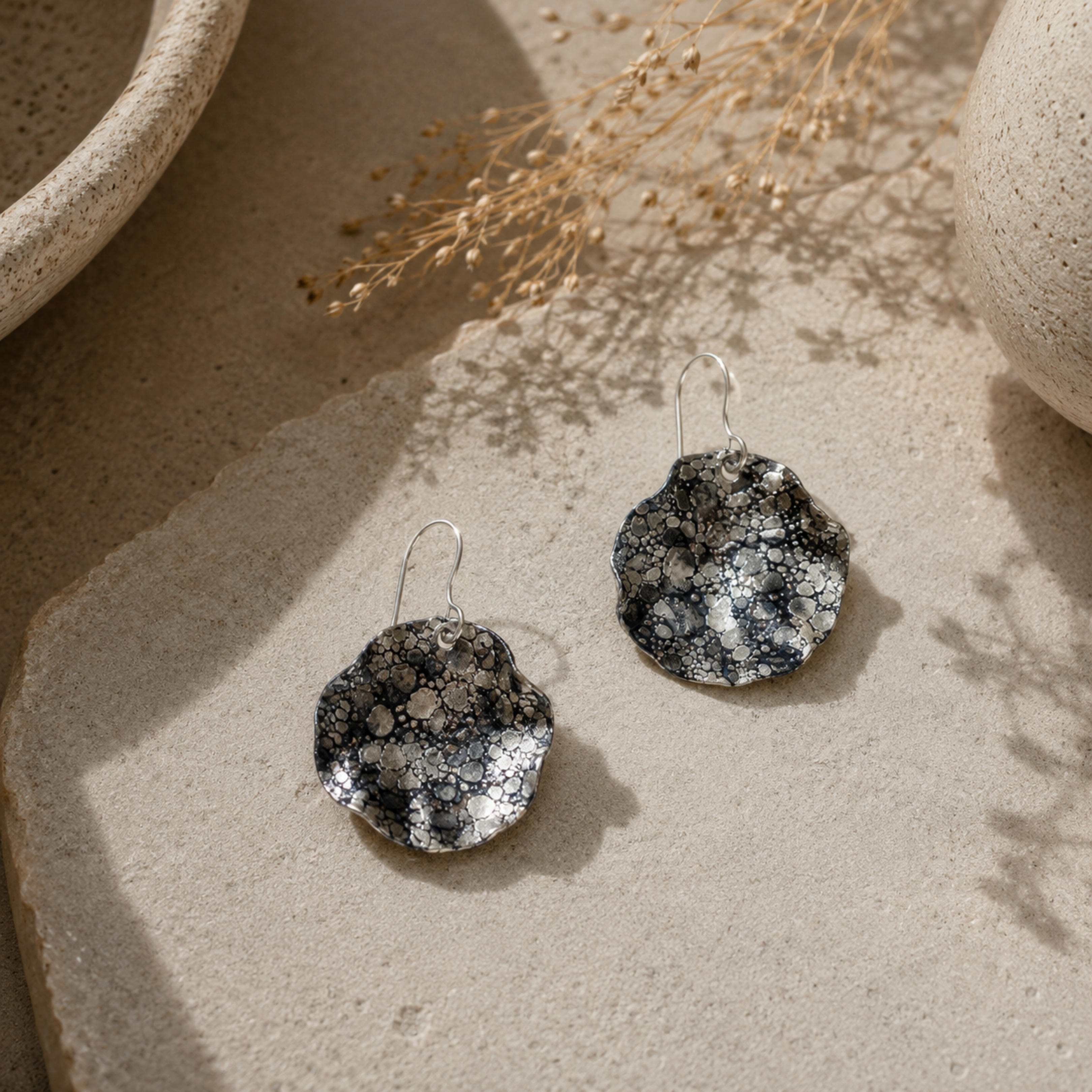 porcelain earrings decorated with platinum