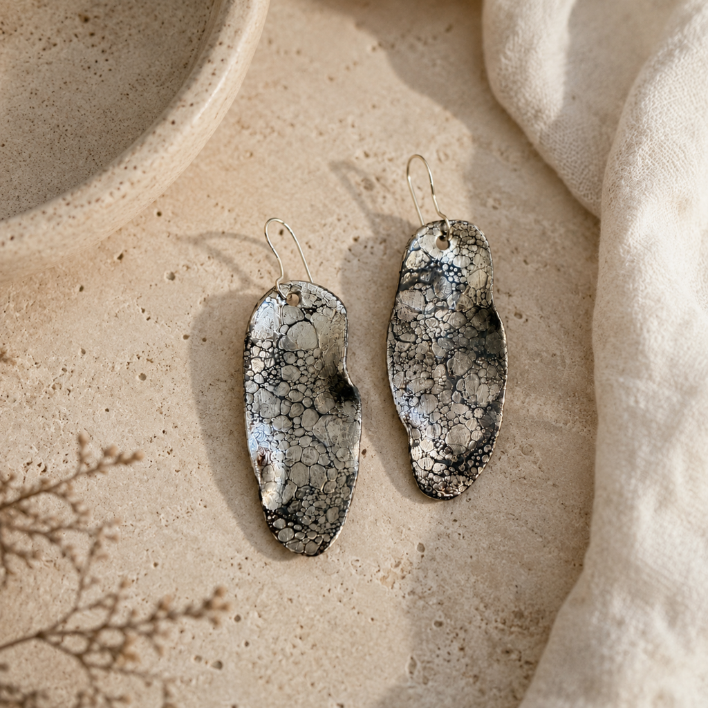 porcelain earrings with platinum details 
